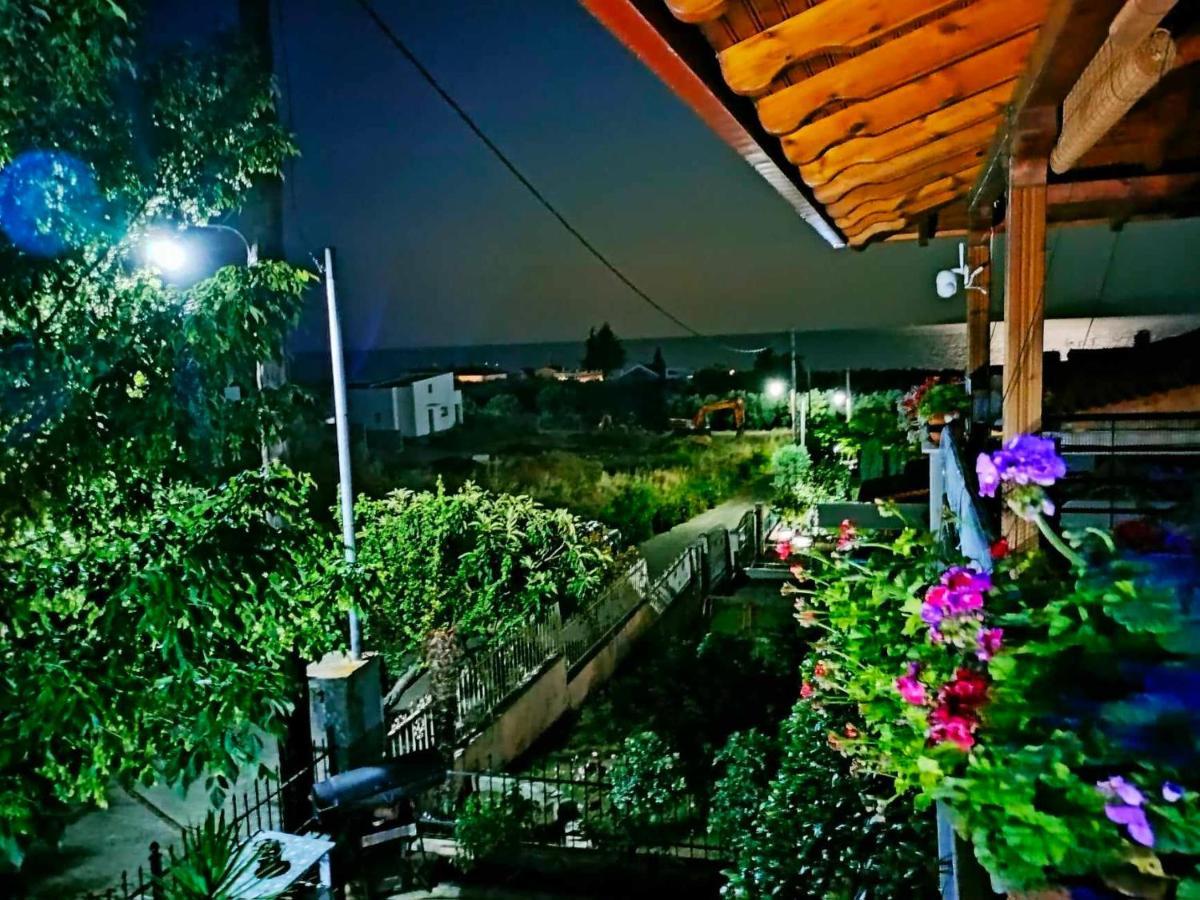 Adam'S Holiday House 2019 Kariani Luaran gambar